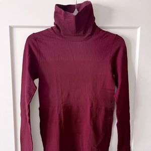 Athleta long sleeve workout shirt, size small, maroon color